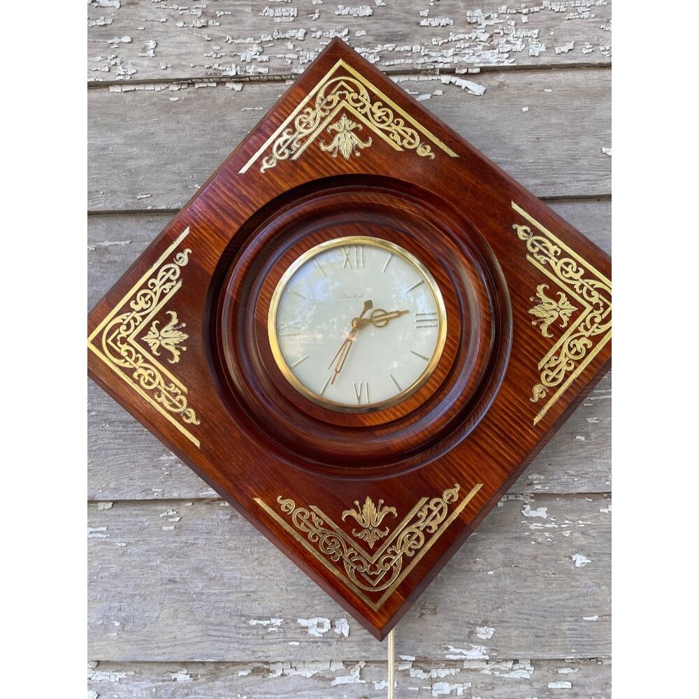 Vintage MCM Wood Gold United Clock Corp. Electric Wall Clock Convex Glass